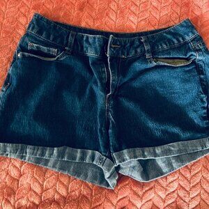 Demeanor Jean Shorts in Size 7 Juniors! 👖✨